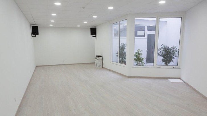 A Escola de Artes do Independente Futebol Clube Torrense dispõe de diversas salas que podem ser utilizadas para aulas, formações, explicações, reuniões, apresentações, entrevistas ou workshops.

Telefones 210 940 518 e 915 506 526;
 email escoladeartes@ifctorrense.pt.