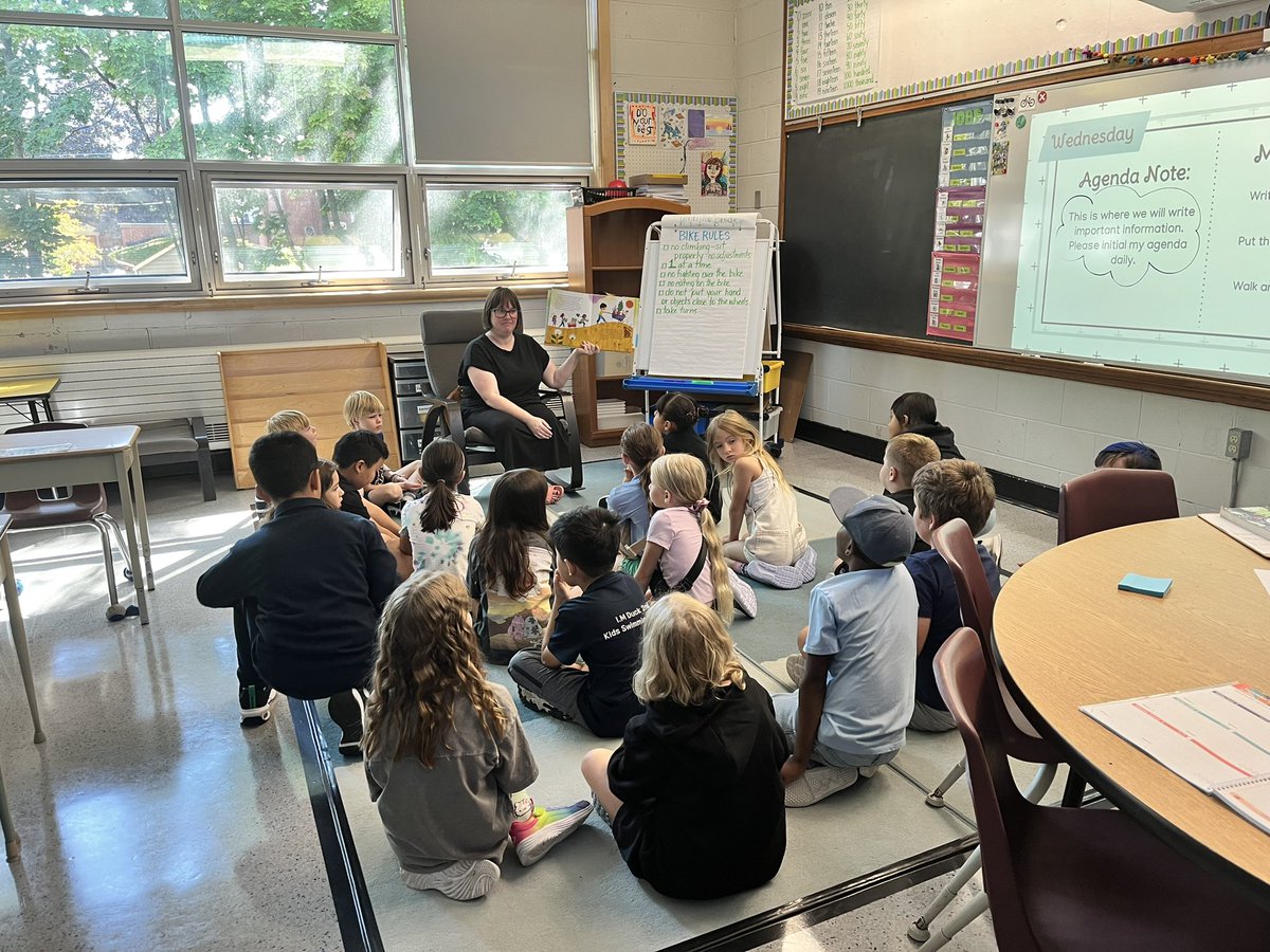 WinstonPSLDSB's tweet photo. We had a first and busy first day! Ready for day 2!! See you between 8:45-9am on the playground Bulldogs! Remember there is no supervision before that time! ๐๐ #WeAreWinston #LDSBfirstday @LimestoneDSB https://t.co/SpqUkQan3O