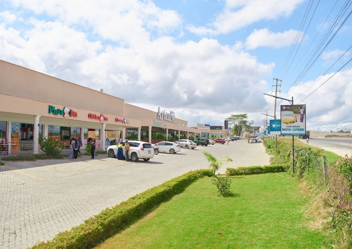 SuperiorHomesKe's tweet photo. The mall offers a unique blend of retail, dining, and leisure, serving Greenpark Estate residents and travelers along the Nairobi–Mombasa Highway.
For inquiries:
📞 0716 764 735
📧 retail@superiorhomes.co.ke
🌐 https://t.co/OaACG9ajdH
#TravelStop #MombasaRoad https://t.co/ZHn6b0032x