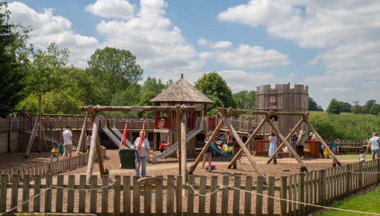 ALL4UFOSTERING's tweet photo. 🏰Leeds castle ALL4U family day... lots of sunshining, people laughing and ice cream eating!
Everyone can use their tickets for a whole year to go back as well... 🏰 https://t.co/trWqP61D6Q
