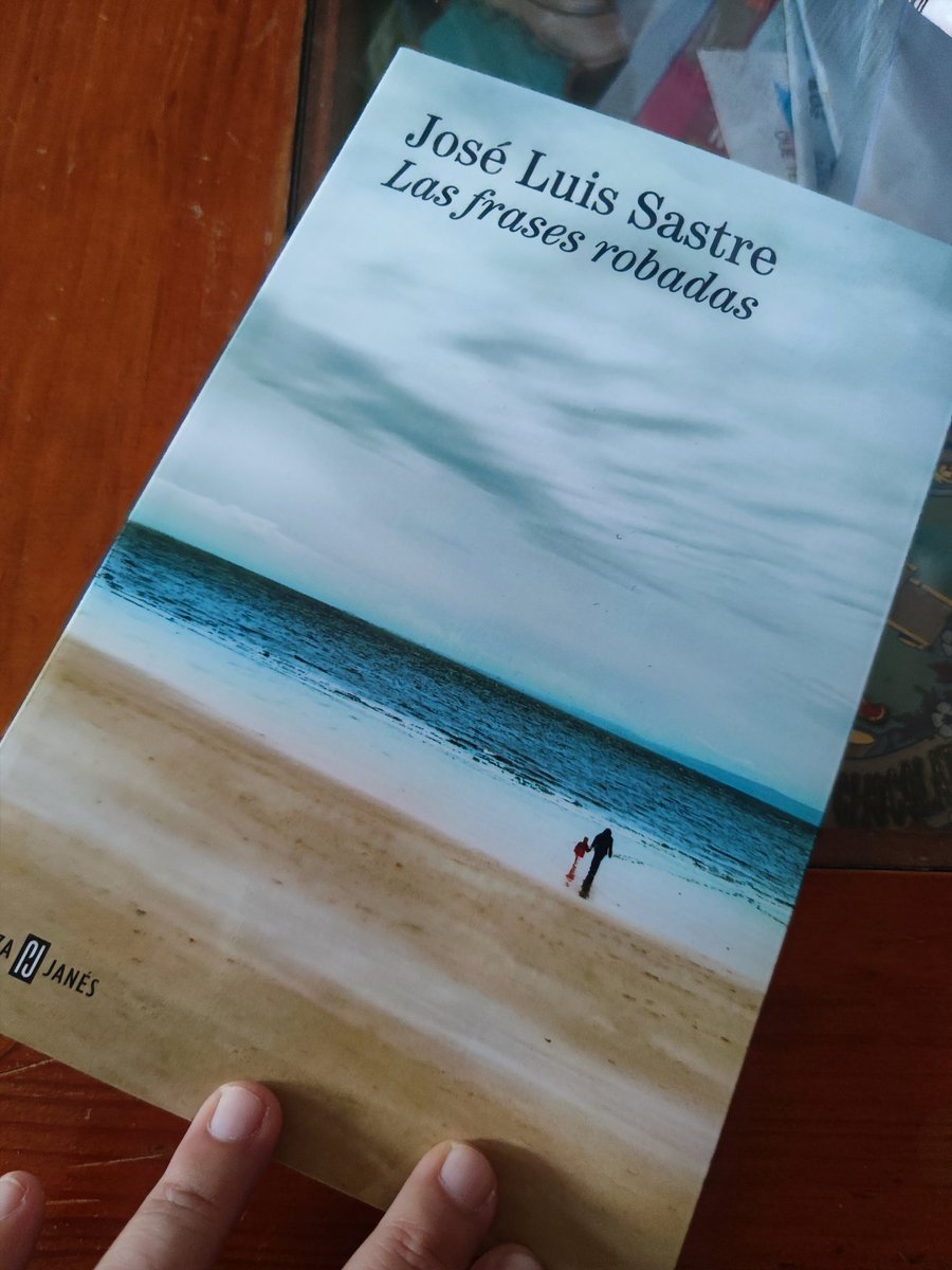Monicayya's tweet photo. La ilusión de recibir la primera novela de @jl_sastre "Las frases robadas" se multiplica cuando ves que la foto de la biografía es de #SastreyMaldonado y sale reguapo, la felicidad. Septiembre solo merece la pena por esto. https://t.co/uBeJElrhSW