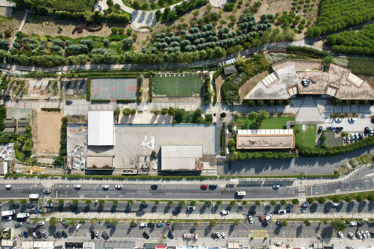 Başakşehir Sular Vadisi artık İstanbulluların. 

Kamuya ait bu alan yıllarca iltimaslı bir takım vakıflara verilmişti. Yıllar süren hukuk mücadelesini kazandık, bu alanı milletin hizmetine sunuyoruz. İstanbul’un muhafızlığına devam edeceğiz.