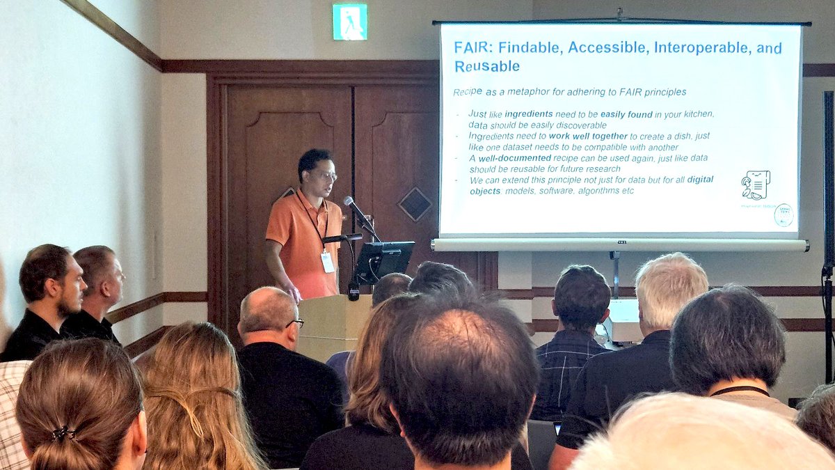DiSSCoEU's tweet photo. From both sides of the screen at #TDWG2024: members of @DiSSCoEU's development team @gnu111, Sam Leeflang and Tom Dijkema talk about #FAIR principles in biodiversity #digitaltwin and the potential of #FAIRdigitalobjects annotations, respectively. @REA_research #biodiversity #data https://t.co/Of8qjNVmDS