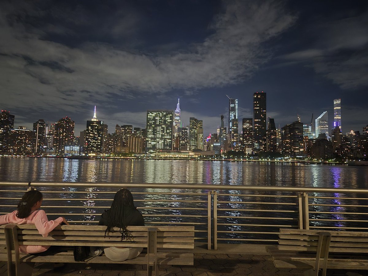 撮影のためのニューヨーク滞在25日目。ついに昨日クランクアップ！初めての国際共同製作、初のオールNYロケ、初のほとんど海外のクルー&amp;キャスト、初めてのことだらけだったけど、このメンバーで映画を作れて本当に幸せでした。そして今日からトロント国際映画祭開幕！！僕は今からトロントへ！#ZGDir