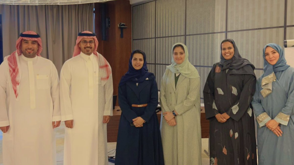 BadryahAlshehri's tweet photo. في برنامج الاكاديمية الصحية #Empowering
للقيادات التمريضية السعودية حضيت بتجربة الانضمام فيه وشهدت رؤية سمو سيدي #محمد_بن_سلمان‌ 
 ذات الثلاث محاور؛ مجتمع حيوي، اقتصاد مزدهر، وطن طموح. وتناولنا أهمية دور #التمريض_السعودي في #القيادية #الصحية #وتمكينه ليحقق هذه العبارة:
(لدينا جبل دائما مانضرب فيه المثل اسمه جبل طويق لدى السعوديين همّه مثل هذا الجبل.. همّة السعوديين لن تنكسر إلا إذا انهد هذا الجبل وتساوى بالأرض ) 
#سيبقى_جبل_طويق_شامخ
#NATATHON
