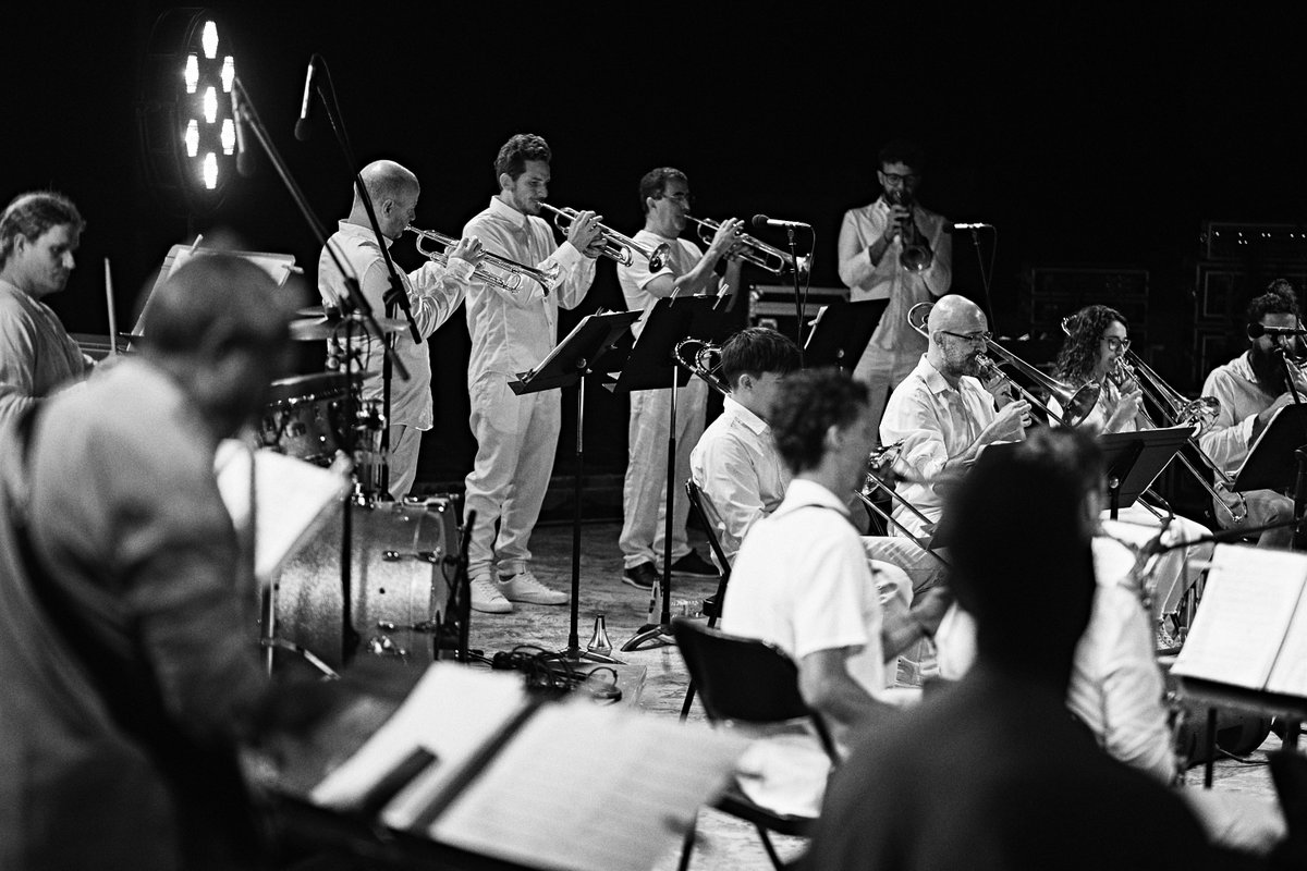 EivissaJazz's tweet photo. La nostra illa s’estima el jazz. Anit es va fer palès amb dos grans actuacions: estàndars de la Big Band Ciutat d’Eivissa &amp; fusió del Joan Barbé Group + ‘jam’ inoblidable al JazzTá Bé. ¡Quin goig! https://t.co/KDZm4HtlEO
