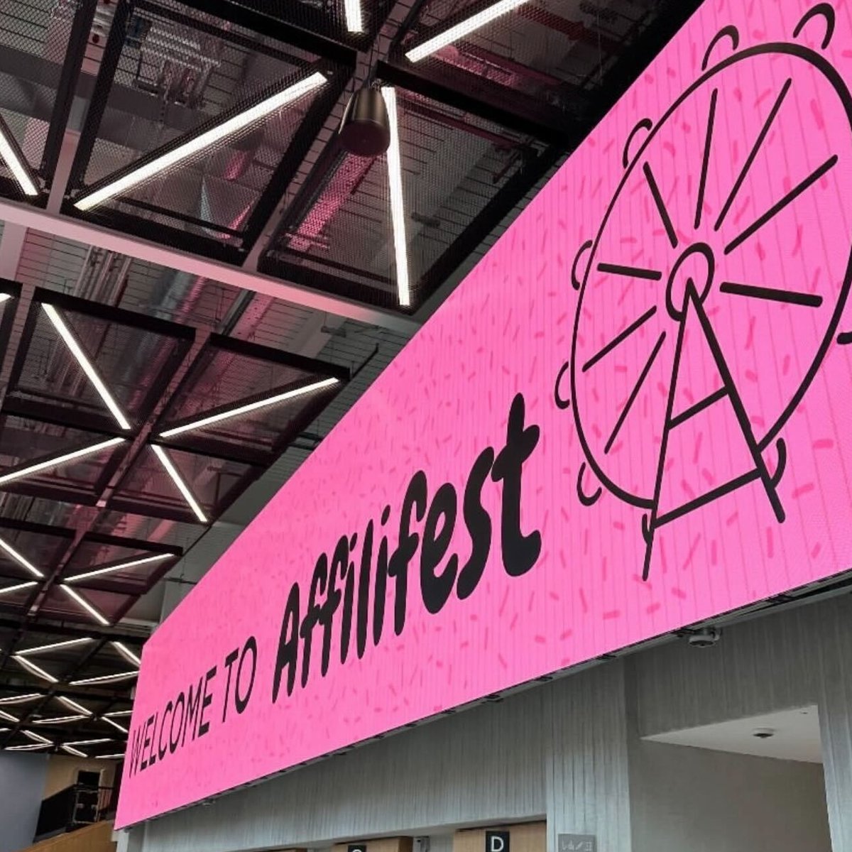 silverbean's tweet image. Mic drop at Affilifest North! 🎤💥

A huge shoutout to Rebecca Marley who moderated a panel at #Affilifest yesterday. 

She led an insightful discussion withBEAUTY BAY and boohoo on the future of partnerships and what brands want in 2025.

Thank you to everyone who attended!