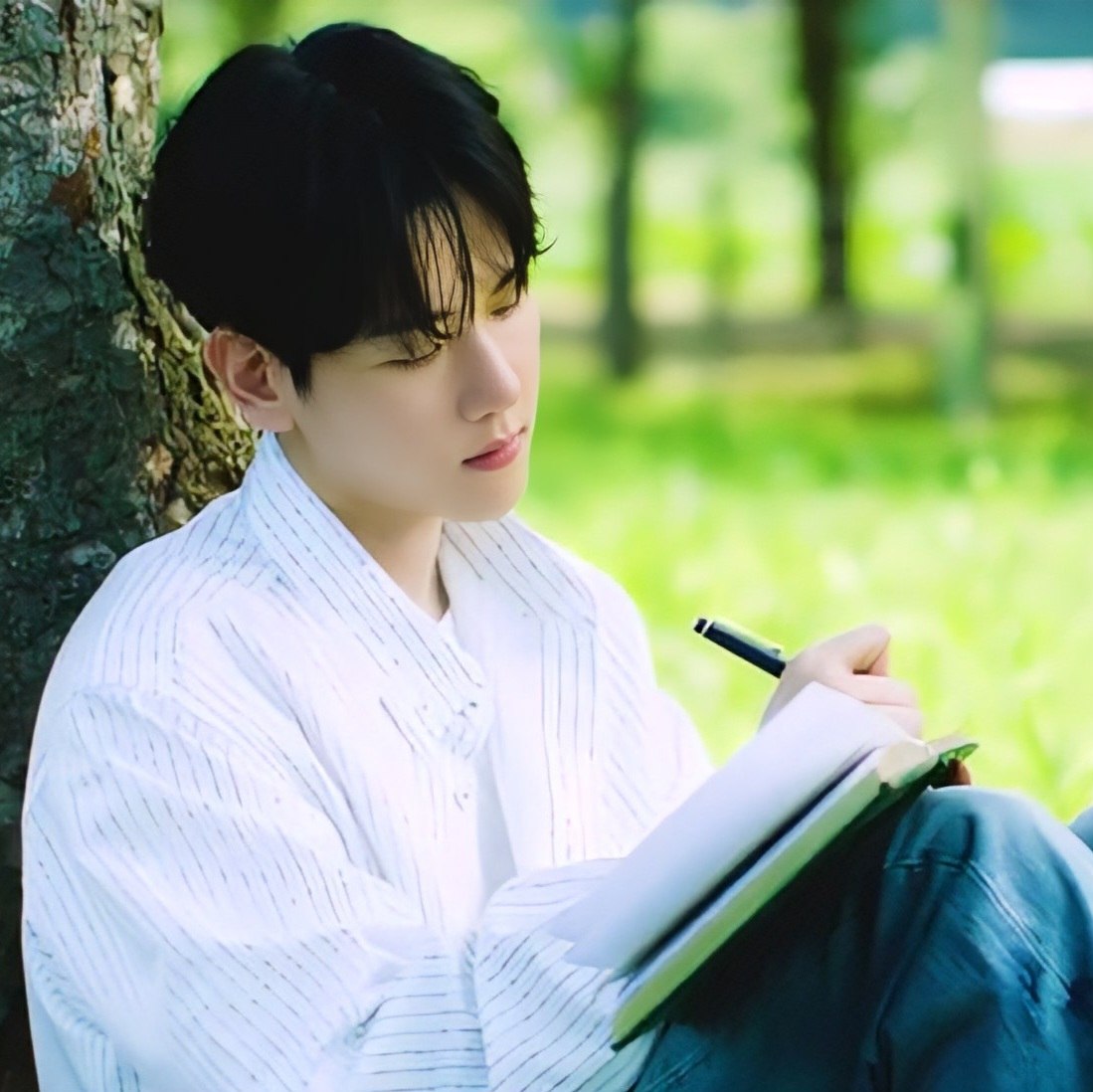 BaekhyuniCandy's tweet photo. BAEKHYUN MV TEASER 
#BAEKHYUN_HELLOWORLD_D1 #HelloWorld
@B_hundred_Hyun 
@INB100_official 
@weareoneEXO https://t.co/7YuVSr4GIB