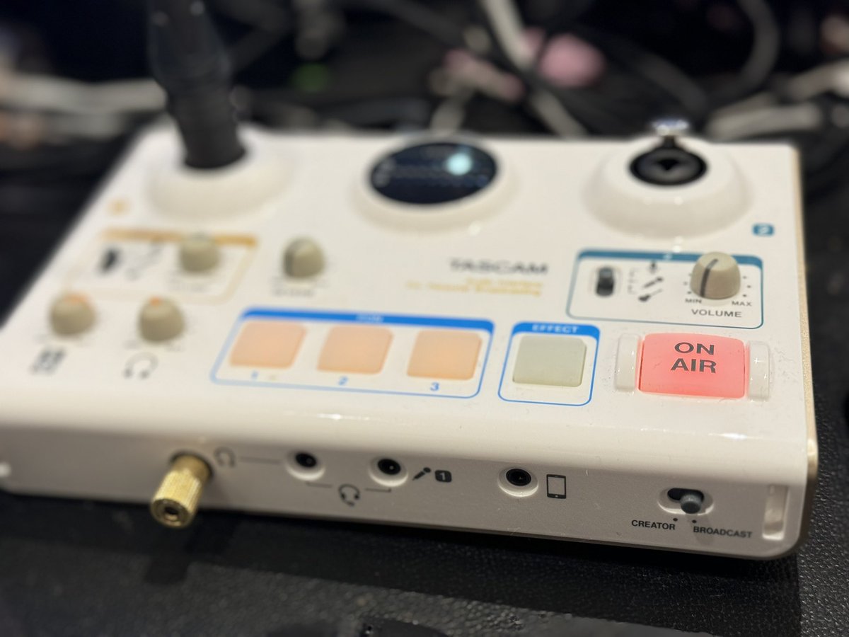 takanet_japata's tweet image. 最近、zoom会議の時に使ってるのは、むかーし買った #TASCAM  の #ministudio US-42
結構古い機種で、元々ニコニコ動画用に買ったんだったかなぁ
まさかzoom時代に復活するとは思わなかった