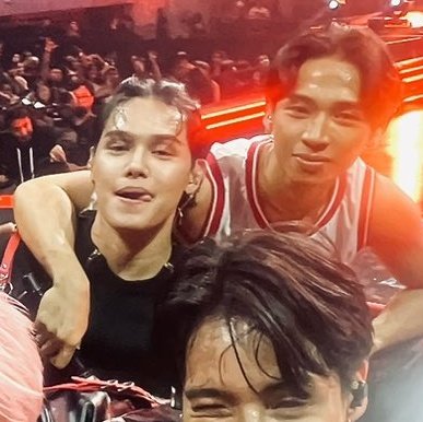 siaknirji's tweet photo. NAGING ARMREST NANAMAN SI BOSSING O!!! https://t.co/Rj1bK8PxOG