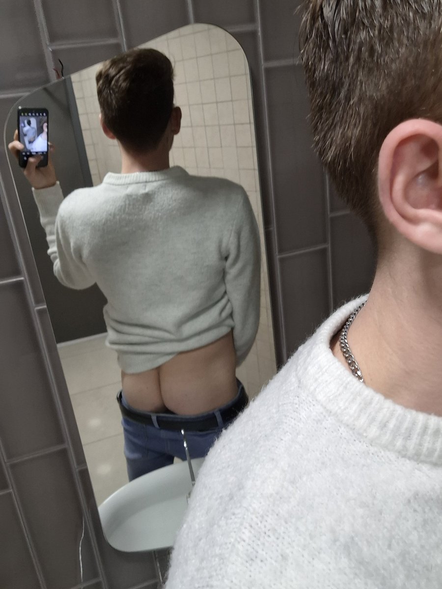 HennieV23356986's tweet photo. Anyways someone come eat me out please 😈🍑🍑👅🤤 

#gay #ass #peech #eatout #now? https://t.co/dvWxb5Fyb7