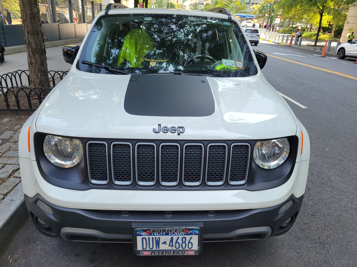 placardabuse's tweet image. This car was using a @NYPDnews #TheftVest and a #FancyHat to get away with parking illegally in a No Standing zone.

That would still be illegal even if the crook had a real placard. But @NYPDTransport let them do it anyway. 

#CultureOfCorruption