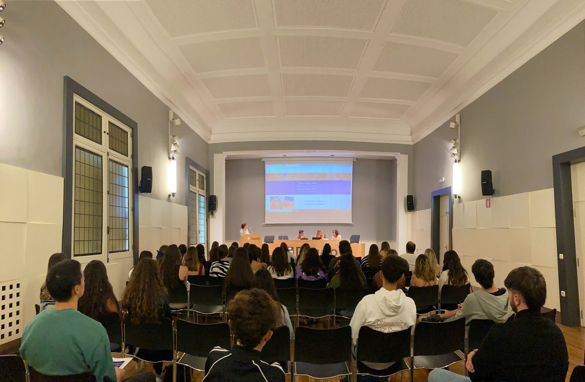 Hoy hemos dado la bienvenida al nuevo alumnado de primero. Os deseamos toda la suerte del mundo en esta nueva etapa. 
Ongi etorri! 🙌