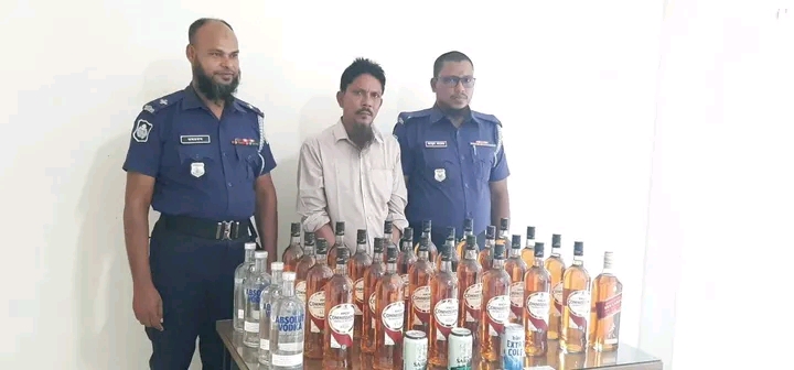বাগেরহাটের মোংলায় বিদেশী মদসহ মাদককারবারি আটক