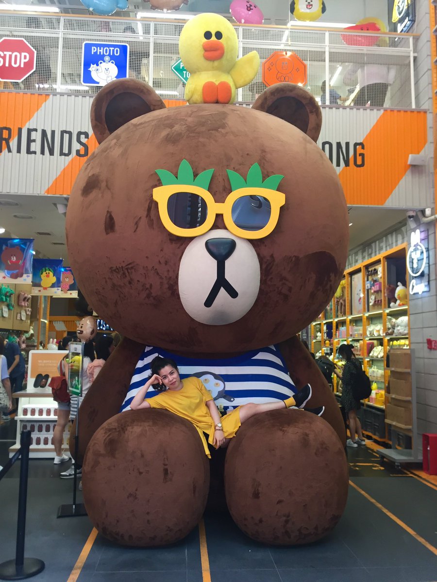 Pinky19690's tweet photo. One day in Myeongdong Street 🛍️#myeongdong #myeongdongstreet #seoul #korea #littlegirl #travel #aroundtheworld #picoftheday #ootd #linefriend https://t.co/FSPRq7owtt