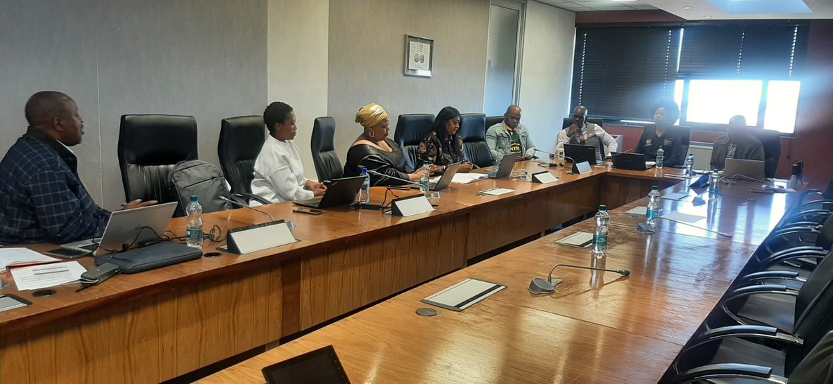 SpeakerofJoburg's tweet image. Joburg Council Speaker Cllr Nobuhle Mthembu had a cordially yet robust engagement with the Legislature Unit that deals with Ward Governance and Ward Committees. The main objective of the meeting was to outline Speaker’s expectations whilst noting the...