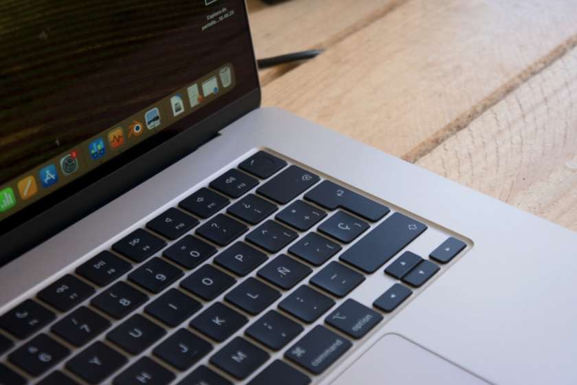 ArgenConsulting's tweet photo. Este MacBook Air no te dejará tirado en el trabajo gracias a su batería infinita y su potencia https://t.co/a2JaR5ePGK https://t.co/n61Q2IEWkX