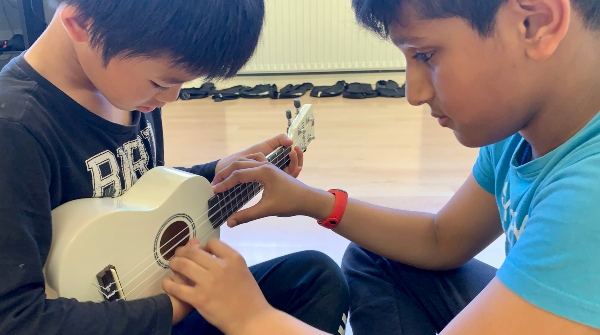 Set de sons (@setdesons) on Twitter photo 📢Obrim temporada amb la "Ukerevolució"? Saps què és? T'ho descobrirem amb els músics i pedagogs <a href="/ViolantOlivares/">Violant Olivares</a> i Eduardo Hernández. ⌚️dge 9h - a <a href="/catalunyamusica/">Catalunya Música</a>
‼️ Segueix el continguts de “Set de sons” a través del compte <a href="/3CatCultura/">3CatCultura</a> i l'etiqueta #SetDeSons3Cat 📢Obrim temporada amb la "Ukerevolució"? Saps què és? T'ho descobrirem amb els músics i pedagogs <a href="/ViolantOlivares/">Violant Olivares</a> i Eduardo Hernández. ⌚️dge 9h - a <a href="/catalunyamusica/">Catalunya Música</a>
‼️ Segueix el continguts de “Set de sons” a través del compte <a href="/3CatCultura/">3CatCultura</a> i l'etiqueta #SetDeSons3Cat