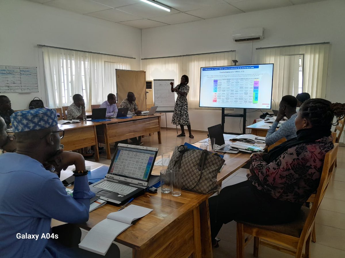 EnergyGenAfrica's tweet image. Le #ProComp avec @Promo_InvestTg, a organisé deux formations sur la #levéedefonds et le #crowdfunding, en partenariat avec Energy Generation👌🏾
Les 13 SAEI et 15 entreprises participantes sont ravies et plus confiantes dans leur capacité à lever des fonds🎉
@giz_gmbh -Togo,