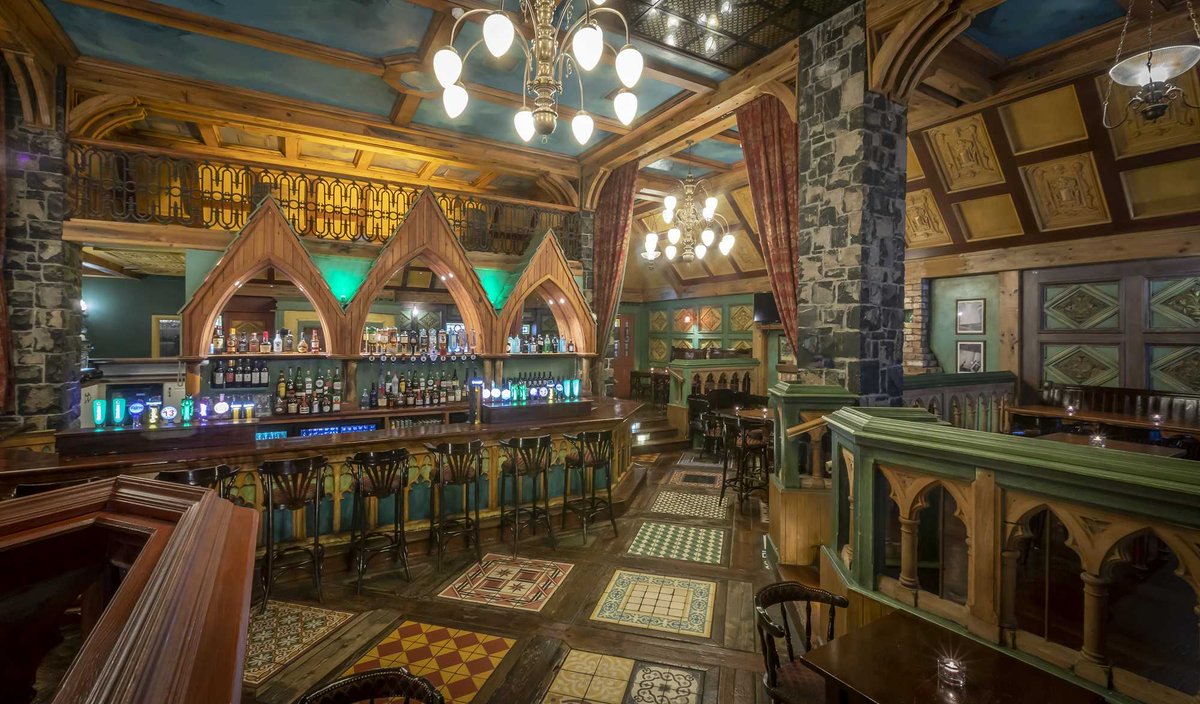 Pop in for a delicious lunch here in the Temple Gate Hotel! 🥗🍔

Served daily from 12pm - 3pm in Preachers Pub, our Chef's have something on the menu for everyone!

bit.ly/3H83Fqq