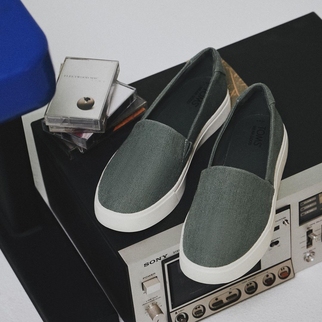 6thStreet.com tweet media