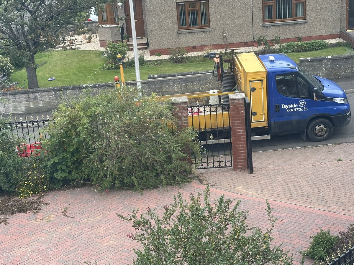 25 mins to a webinar and a van has pulled up and started drilling right where our fiber ingress is... time to failover to ADSL methinks 😅