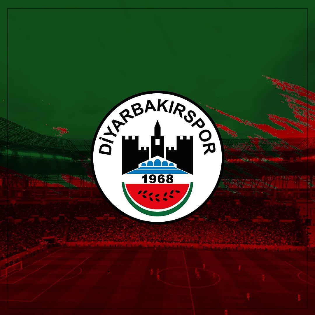 azraillergrubu's tweet photo. Kravatlılar gitti, atkılılar kazandı! 
Siyabend Aydın’ın istifasının ardından şehrimizin bütün ileri gelenlerini Diyarbakırspor’a sahip çıkıp, bu takımı bu bataklıktan kurtaracak yönetimi oluşturmaya davet ediyoruz!
Mücadelemiz kaldığımız yerden devam ediyor! 👊🏻 https://t.co/oPEo5O21Us