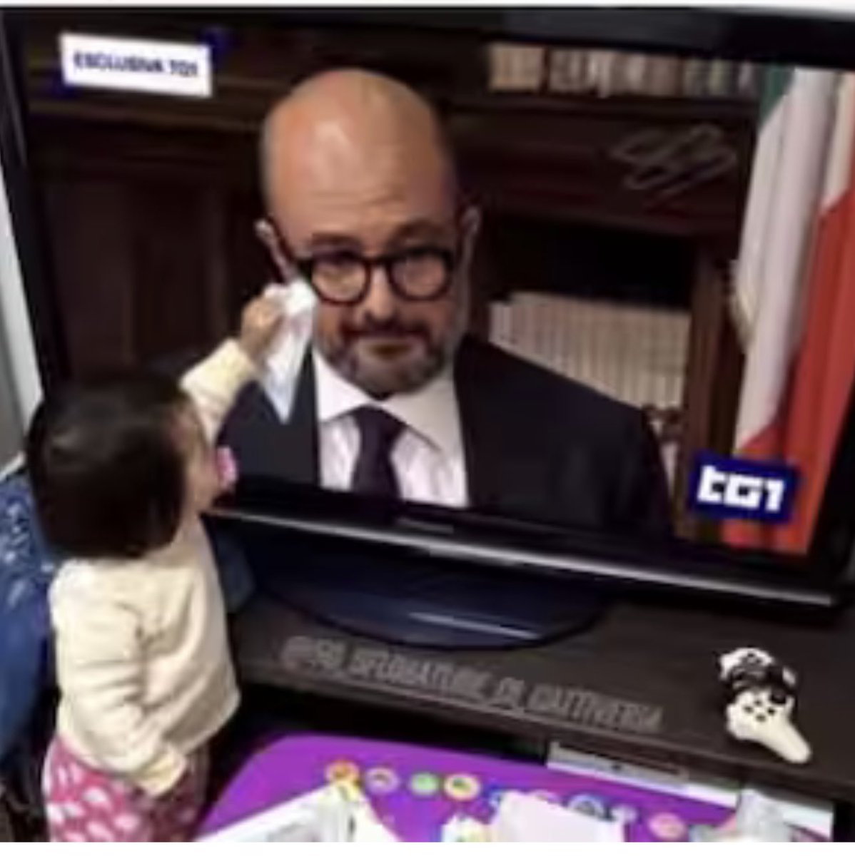 Purtroppo la colpa non è di <a href="/GiorgiaMeloni/">Giorgia Meloni</a>, ma degli imbecilli che la circondano.