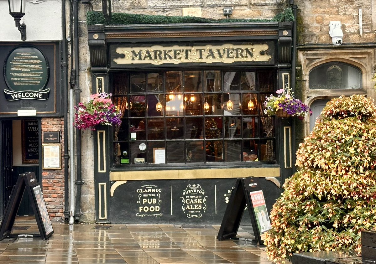 It’s a bit mizzly in #Durham Market Place today, but there is a lovely warm glow from the Market Tavern 🍺

It’s also great to know that yet another of our persistent city troublemakers is on their way to prison today - that’s in addition to the one on Friday. 👮‍♂️🚓

#NPT #ASB