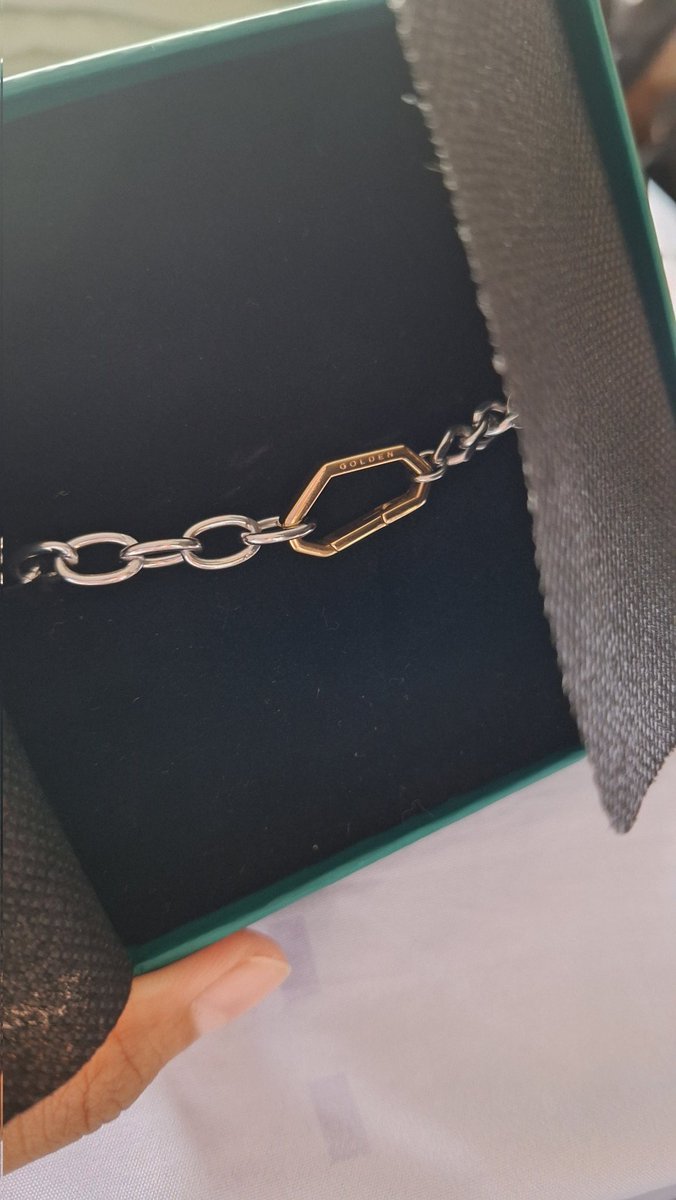 dheevyaaa's tweet photo. WTS - Want to sale - Preloved
Merch Golden Jungkook (Bracelet)
Ini aku jual karena lagi bu 🥲 padahal sayang sekalii 
📍Cianjur

#wts #preloved #bts #JungKook #GoldenJungkook https://t.co/aGDHdoxGsj