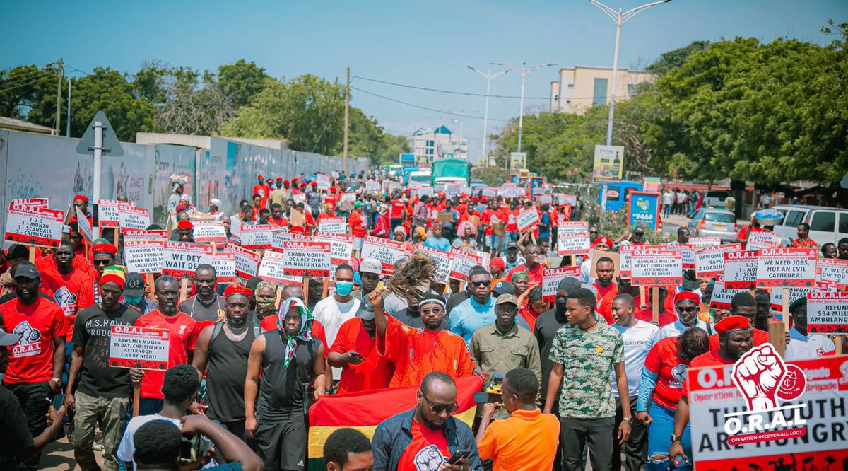 SamuelAbokyi1's tweet image. Thank you to the thousands of Ghana Youth who joined the Operation Recover All Loot (ORAL) Brigade picketting  at the Ministry of Finance to demand accountability on the SML and Auto Service limited bloated contracts 
#stoploot