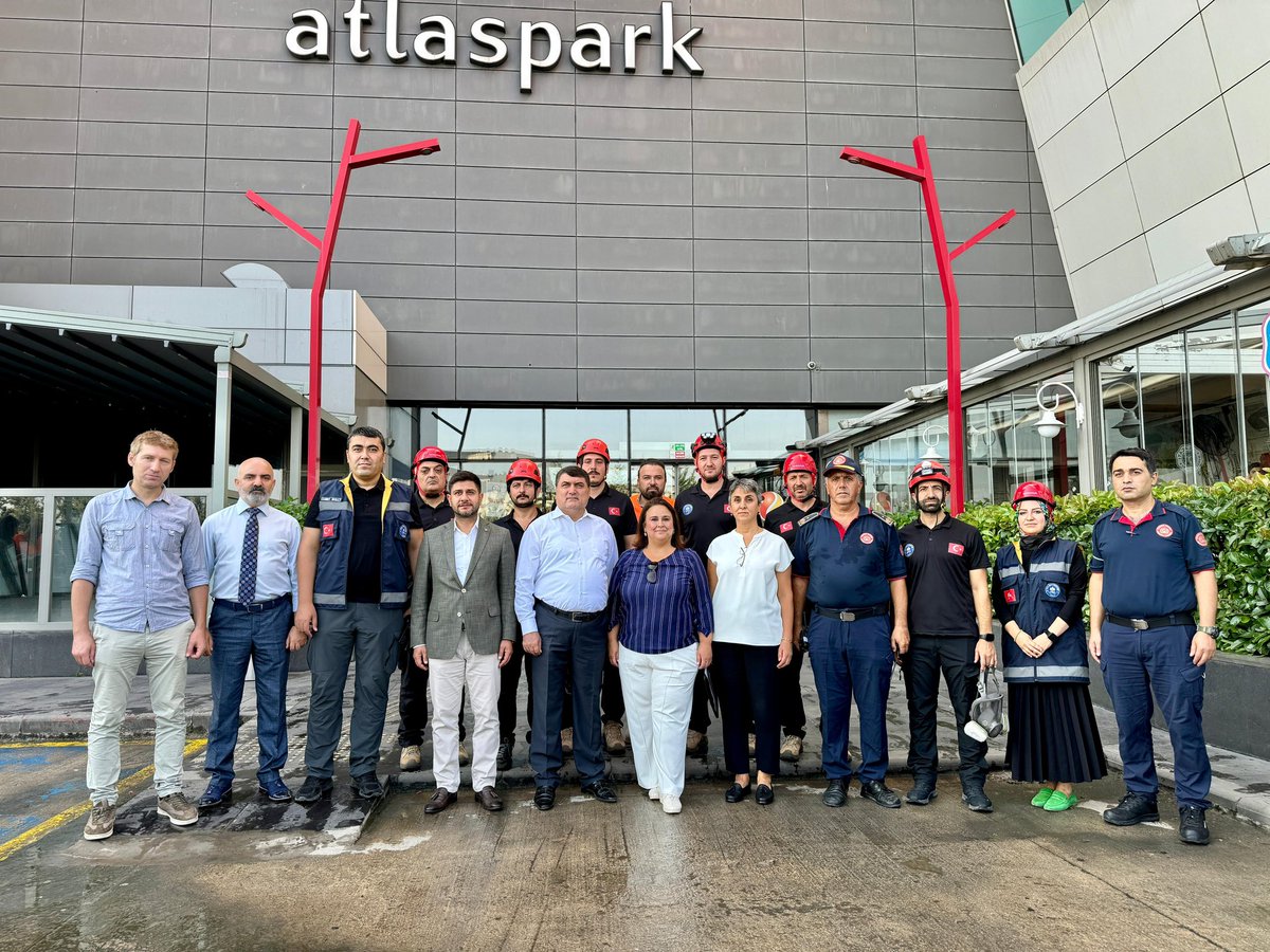 Sultanbeyli Belediyesi, Sultanbeyli Kaymakamlığı ve İlçe İtfaiye Amirliği koordinasyonunda Atlaspark AVM’de “Yangın ve Tahliye Tatbikatı” gerçekleştirdik.

Tüm görevli personellere ve katılımcılara teşekkür ederiz.