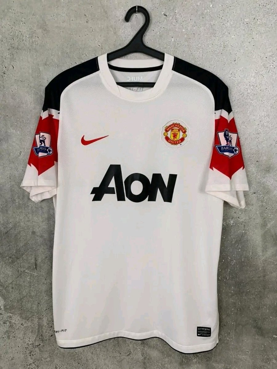 betproinsider's tweet photo. Which Manchester United player comes to mind when you see this jersey? https://t.co/X2c0JXUb2L