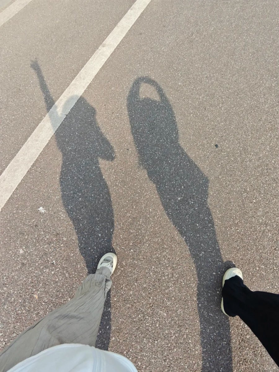 beeant57's tweet photo. Waking up with the sun and walking into a day full of possibilities. Every step I take is a step towards a better me. 🌅🚶‍♀️ https://t.co/8JPJYdZcEm