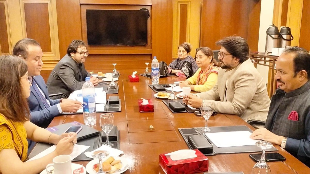UNDP_Pakistan's tweet photo. #UNDPinPakistan's team, led by Assistant Resident Representative (ARR) @KaiserIshaq, met with Speaker @awais_shah01 & Deputy Speaker @anthonynaveed1 at the @SindhAssembly to discuss UNDP's Safe Digital Environment Programme and its work on #disinformation and online #harassment in #Pakistan.

The UNDP team also engaged with key parliamentarians on the issue in which it highlighted their crucial role in upholding information integrity and the importance of future collaborative efforts to advance #digitalsafety.