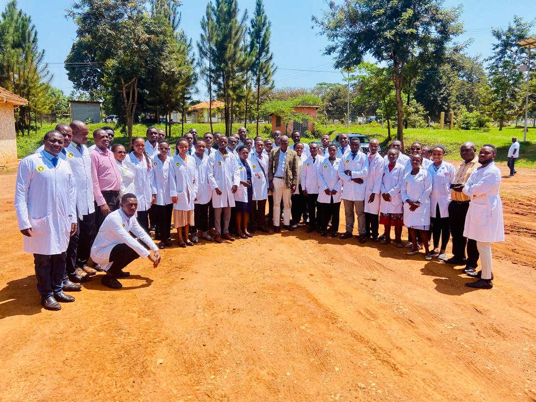 KingCeasorUni's tweet photo. Our MBChB 4.1 &amp; 4.2 students are currently undertaking COBERMS 11 at Kayunga District HQs, engaging in insightful sessions on Health Service Management led by district facilitators. A great learning experience in public health! 👨‍⚕️👩‍⚕️ #kingceasoruniversity #HealthService #COBERMS https://t.co/XUF3UBCFS9