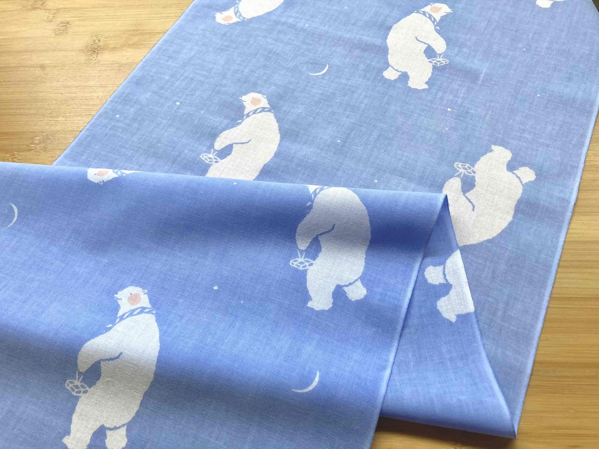 amanatsushoten2's tweet image. 三日月の夜
お土産持って
千鳥足　

@wakanainoue1 さんの
「chidoriashi2」
#tenugui #手ぬぐい 
#しろくま #白熊 #シロクマ 
#本と手ぬぐい9