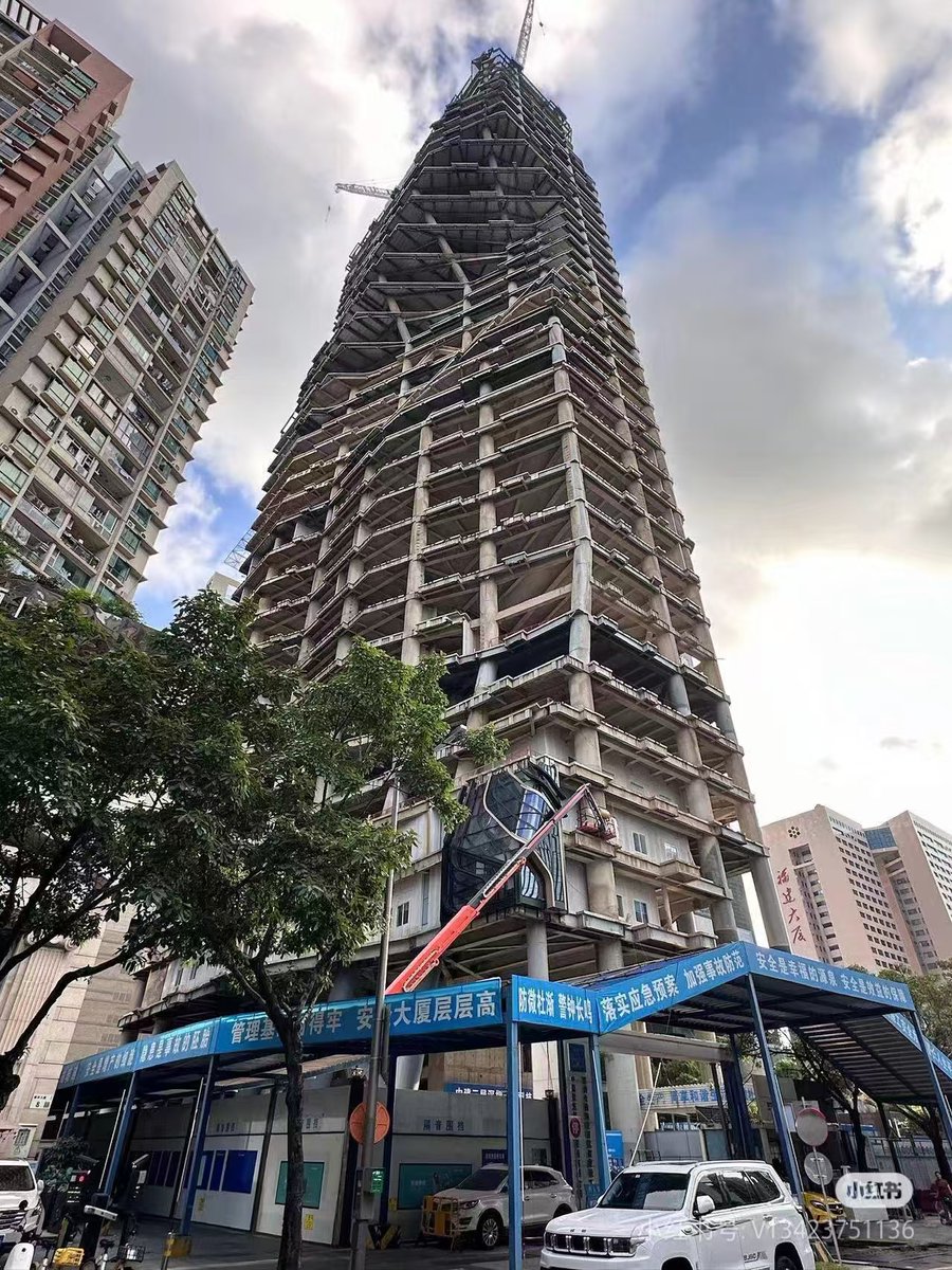 This building in Shenzhen, Futian district is really going to be epic. The first piece of cladding does not disappoint.
#construction #Architecture #archichina #skyscraper #shenzhen #Guangdong
