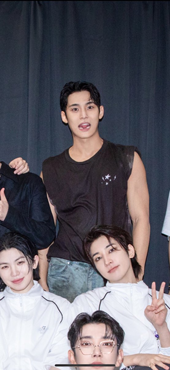 【報告報告っと】
お久しぶりですしぴです。アカウント変えるよって報告しに来たよー
最近低浮上極めすぎてる、、、それでも絡んでくれる子こっちのアカウントフォローお願いしますっ。@sipipichan
Tagとか諸々はまっ後でしまする。

(ミンギュを添えて)