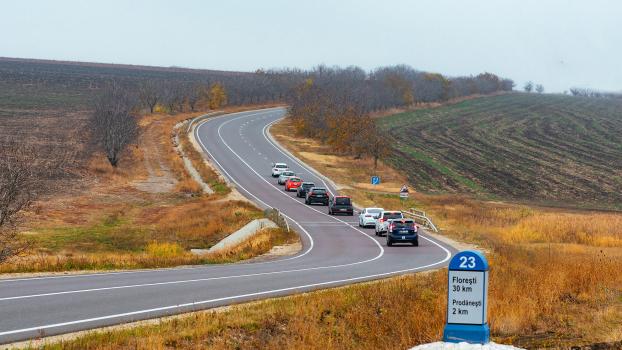 UNDPMoldova's tweet photo. Fast &amp; green: 1000 km marathon of electric cars will start this Saturday. More than 20 🏎️ will cross 🇦🇩to promote #eco transport. Event is organized by Ministry of Energy with support of @EUinMoldova, UNDP and GIZ Moldova. Read more: https://t.co/DbLZPivwi6 https://t.co/zOAX3QTd04