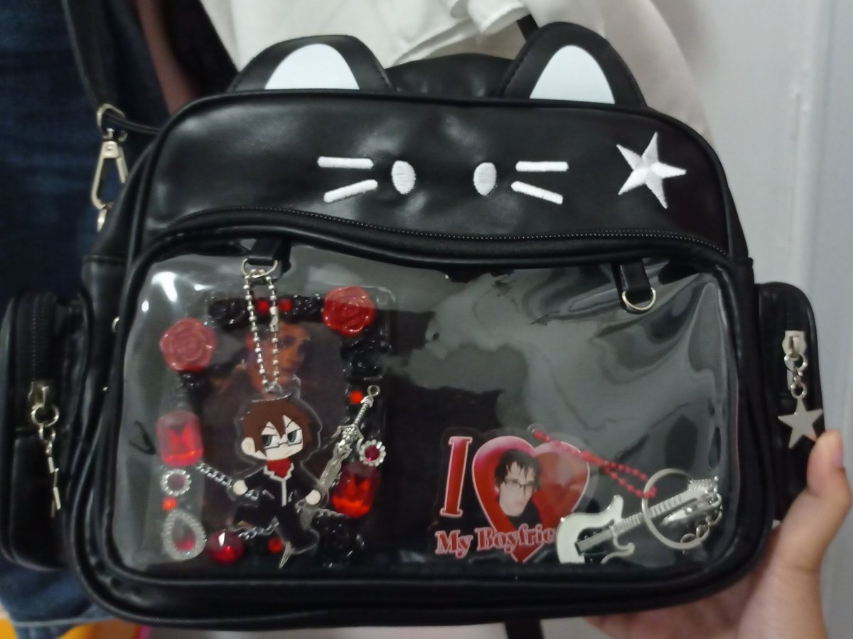 YOIMEOW's tweet photo. more things to put in my mikey way itabag  yg isinya cm 3 barang https://t.co/QLseLskGcL