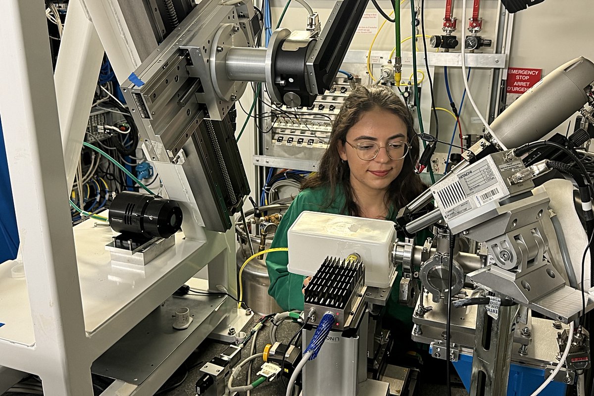 HZDR @HZDR@helmholtz.social (@hzdr_dresden) on Twitter photo Scientists at <a href="/ROBL_BM20/">Rossendorf Beamline</a> use the facility's #synchrotron light to explore the complex chemistry of the #actinides element group. In a recent study, they succeeded in better understanding the unique properties of low-valent #uranium compounds.
➡️ hzdr.de/presse/uran3 Scientists at <a href="/ROBL_BM20/">Rossendorf Beamline</a> use the facility's #synchrotron light to explore the complex chemistry of the #actinides element group. In a recent study, they succeeded in better understanding the unique properties of low-valent #uranium compounds.
➡️ hzdr.de/presse/uran3