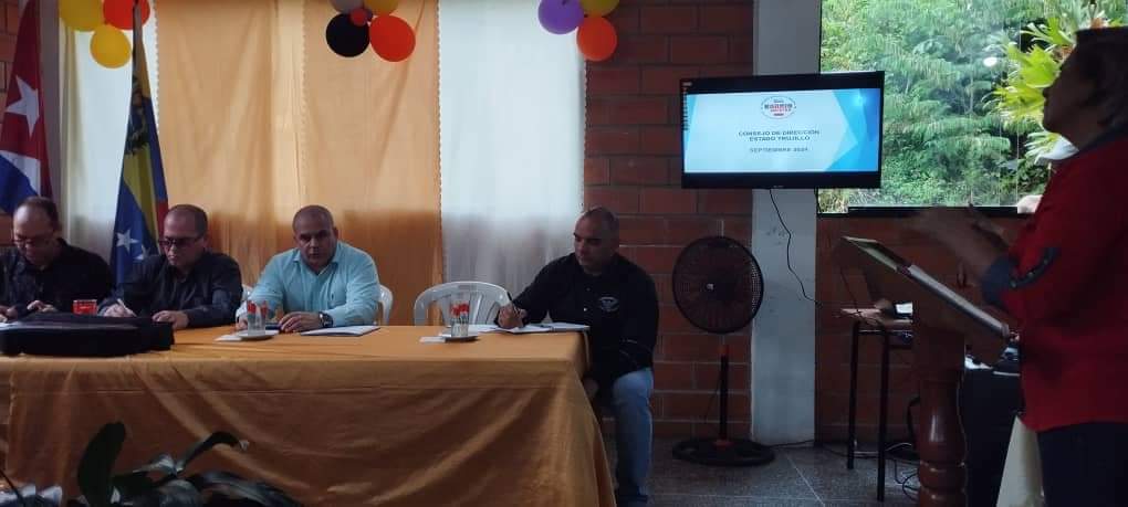 Intercambiamos con el Consejo de Dirección del estado Trujillo durante el recorrido de la dirección de la Misión Médica Cubana en Venezuela  por este estado, los resultados de trabajo y la atención a nuestros colaboradores fueron los principales temas debatidos. #CubaCoopera