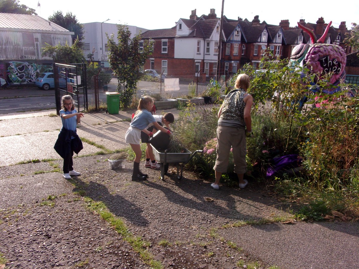 folkestoneshed's tweet image. Young people spent a sunny evening gardening.
