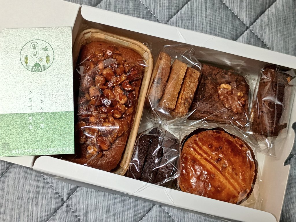 뽈레 하계 먹짱 선물로

소월길 밀영

양과자 세트 받았다

너무 좋아

>.<