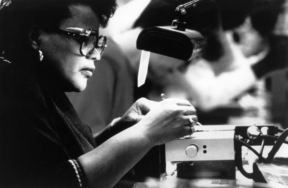 Dialight's tweet image. Let's take it back on this #ThrowbackThursday to the early days at #Dialight. Did you know Dialight produced its first LED based product in 1971? 

Read more about our impact and legacy: hubs.la/Q02NHXfc0