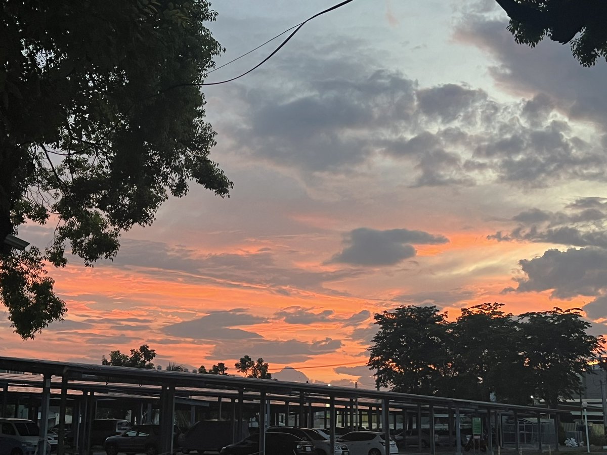 今天起了個澡出門慢跑！
清晨的天空特別的美麗❤️