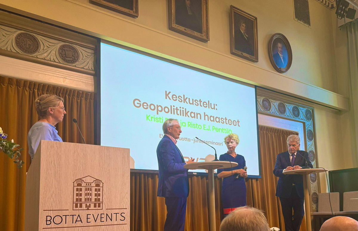 Inka Mero (@inkam) on Twitter photo EVAn 50-vuotta juhlaseminaarissa keskustelua Pohjoismaisen markkinatalouden puolesta ja nyt geopolitiikan haasteista, Ukrainasta ja USAn presidentinvaaleista. Selkeää on, että Kiinan rooli on merkittävä, myös rauhan mahdollistajana. <a href="/KristiRaik/">Kristi Raik</a> <a href="/ristoej/">Risto EJ Penttilä</a> <a href="/niinisto/">Sauli Niinistö</a> <a href="/EmiliaKullas/">Emilia Kullas</a> EVAn 50-vuotta juhlaseminaarissa keskustelua Pohjoismaisen markkinatalouden puolesta ja nyt geopolitiikan haasteista, Ukrainasta ja USAn presidentinvaaleista. Selkeää on, että Kiinan rooli on merkittävä, myös rauhan mahdollistajana. <a href="/KristiRaik/">Kristi Raik</a> <a href="/ristoej/">Risto EJ Penttilä</a> <a href="/niinisto/">Sauli Niinistö</a> <a href="/EmiliaKullas/">Emilia Kullas</a>