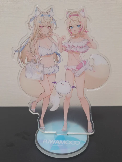 イコモチ先生のフワモコちゃん(+ペロ)のアクスタをお迎えしました。かーわーいーいー(語彙力) 