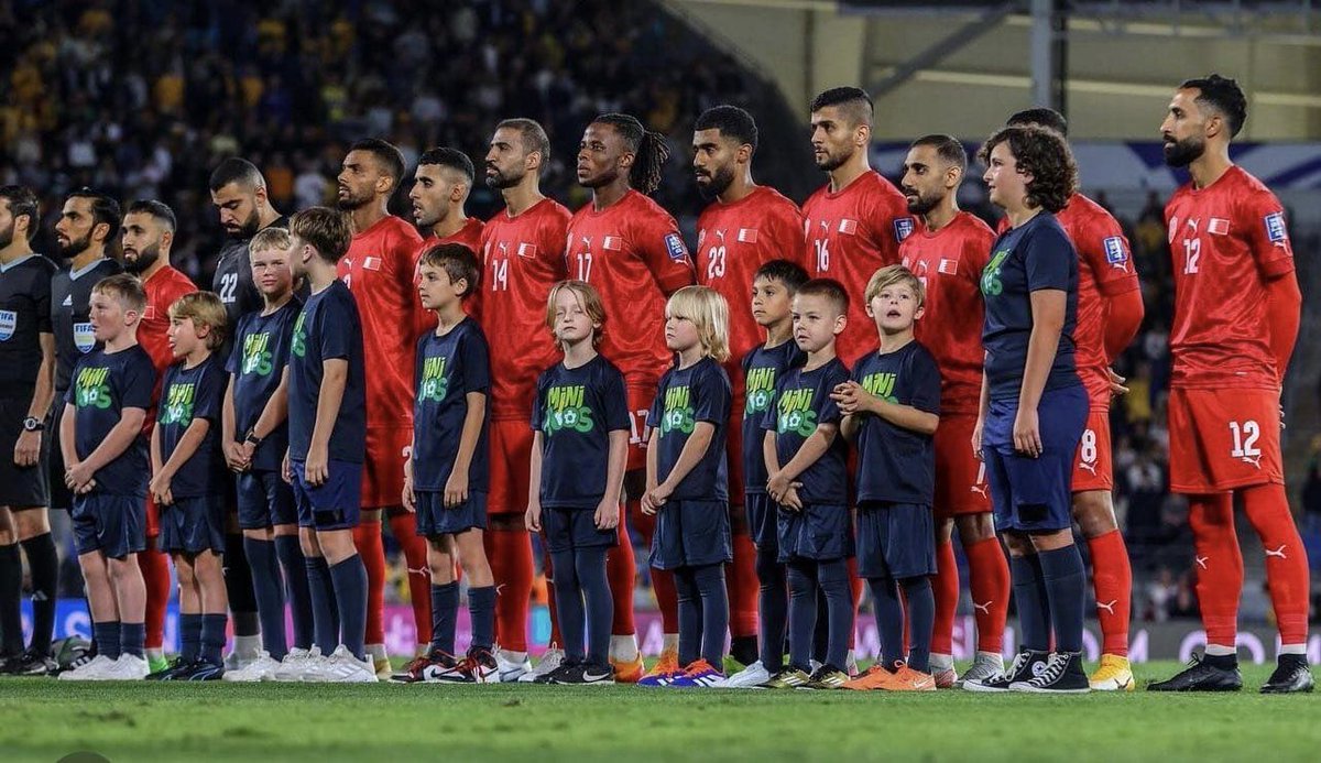 #استراليا_البحرين (1-0)
#منتخب_البحرين هزم المنتخب الصعب #منتخب_اسنراليا في عقر داره بهدف دون رد .. نتيجة كبيرة بنقاطها الثلاثة للمنتخب البحريني خارج الديار , وتعتبر أكبر المفاجآت وكسرت كل التوقعات
